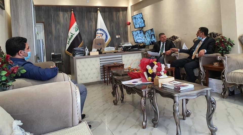 جولة السيد مساعد رئيس الجامعة للشؤون العلمية الاستاذ الدكتور خميس عواد لعدد من كليات الجامعة للاطلاع على سير الامتحانات الحضورية.