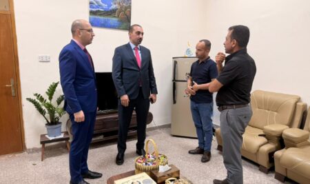 احتفاءً بالعودة من الديار المقدسة: مساعد رئيس الجامعة للشؤون الإدارية يزور مركز الحاسبة الإلكترونية مهنئاً